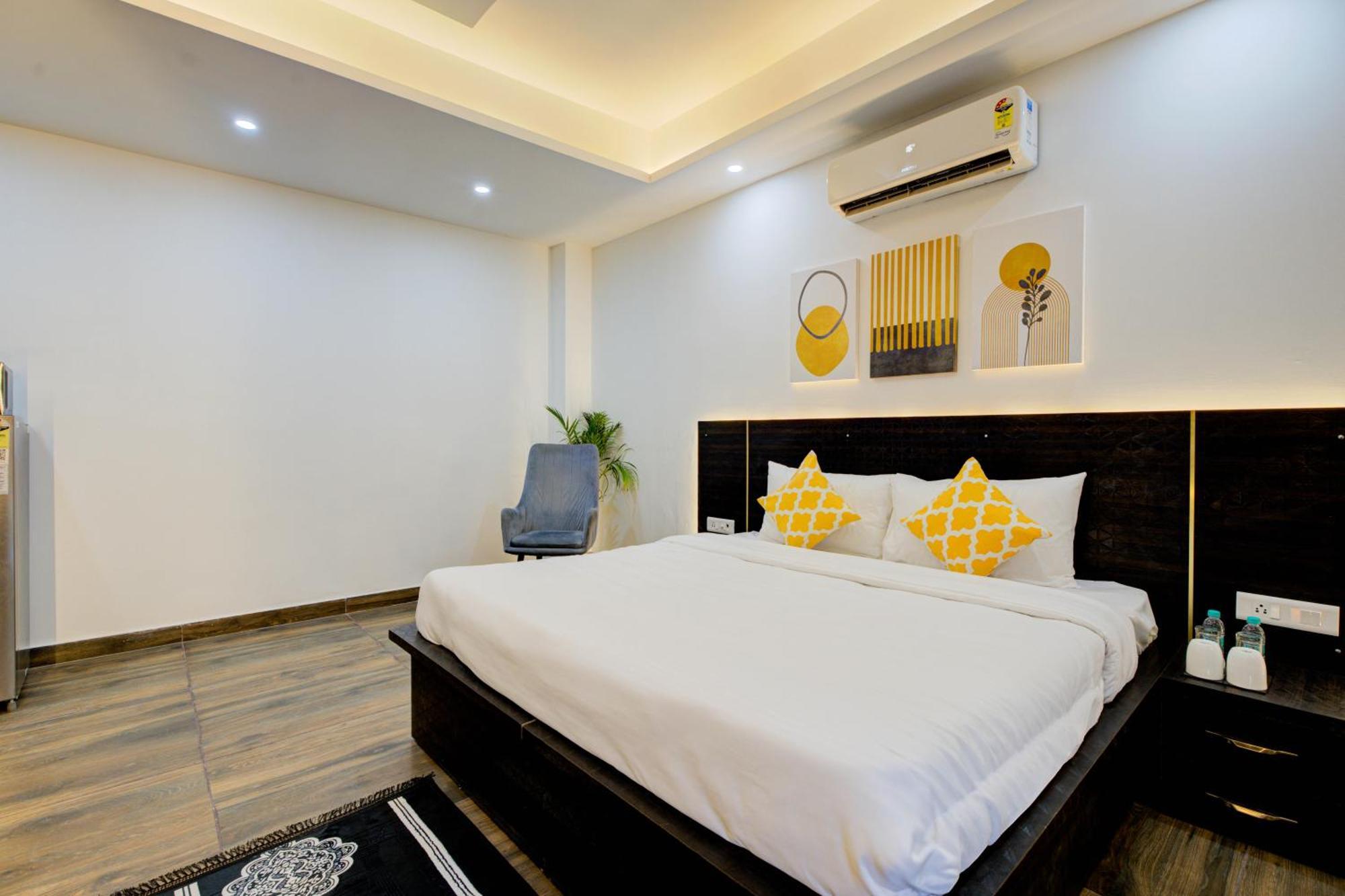The Empire Studioz Hotel Golf Course Road Studio With Kitchen & Balcony One Horizon Center Paras Hospital Cyber City Gurgaon Exterior photo