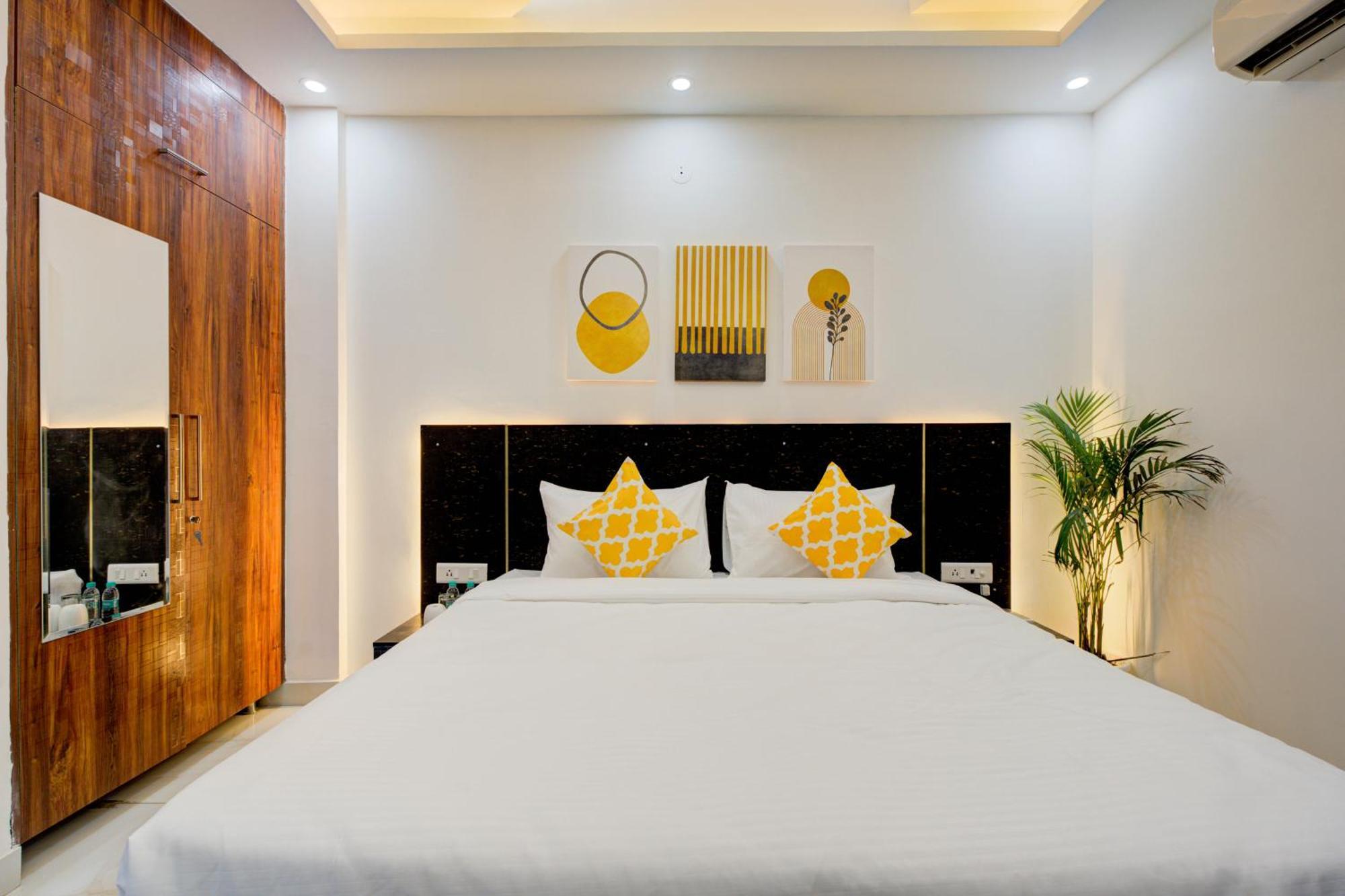 The Empire Studioz Hotel Golf Course Road Studio With Kitchen & Balcony One Horizon Center Paras Hospital Cyber City Gurgaon Exterior photo