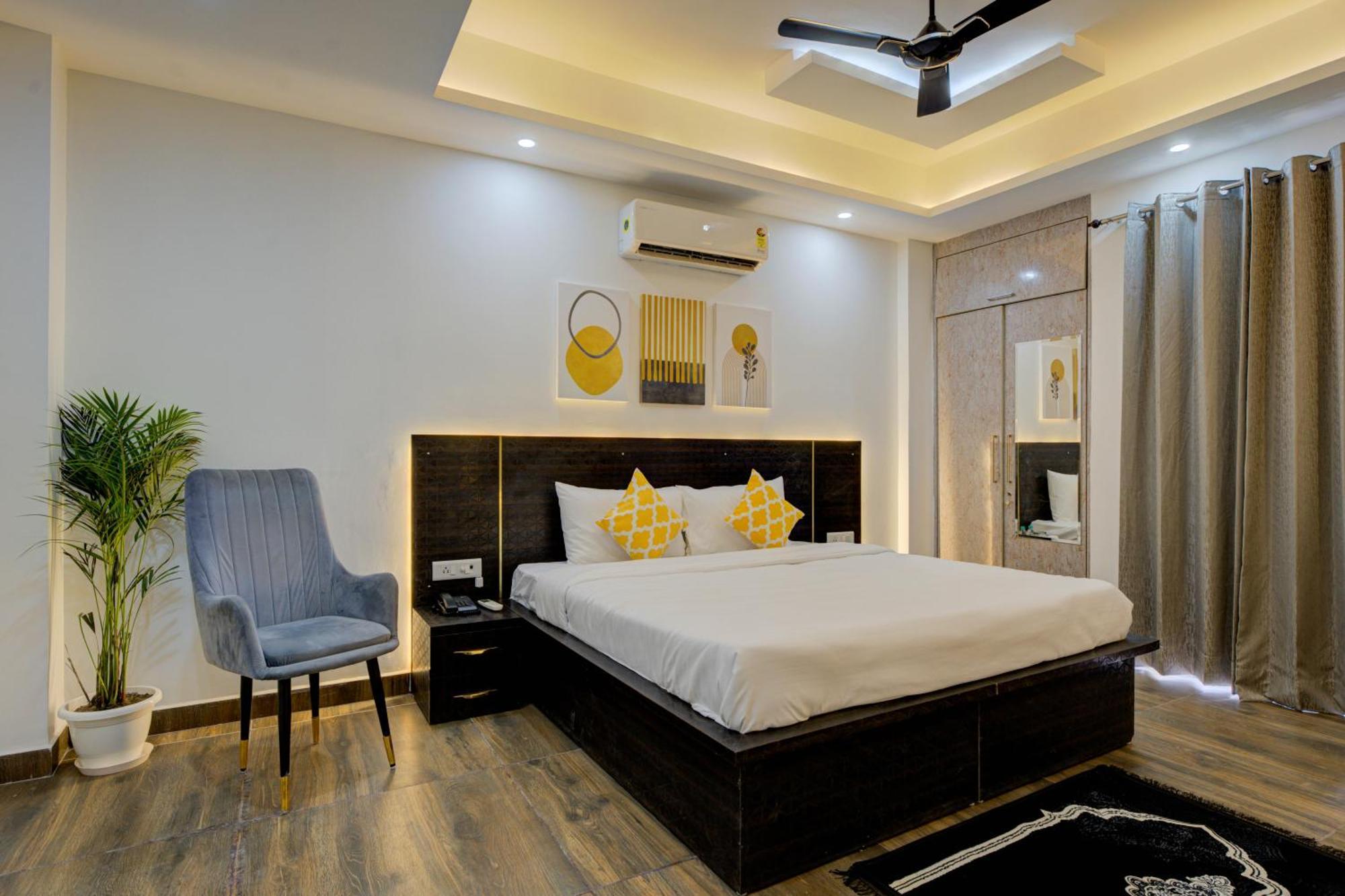The Empire Studioz Hotel Golf Course Road Studio With Kitchen & Balcony One Horizon Center Paras Hospital Cyber City Gurgaon Exterior photo