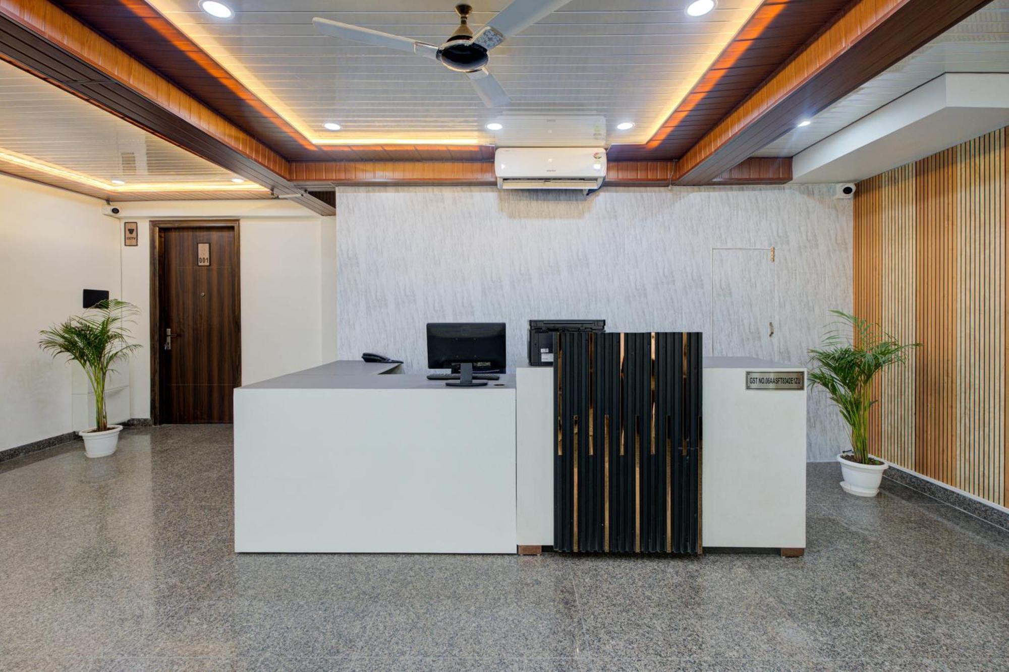 The Empire Studioz Hotel Golf Course Road Studio With Kitchen & Balcony One Horizon Center Paras Hospital Cyber City Gurgaon Exterior photo